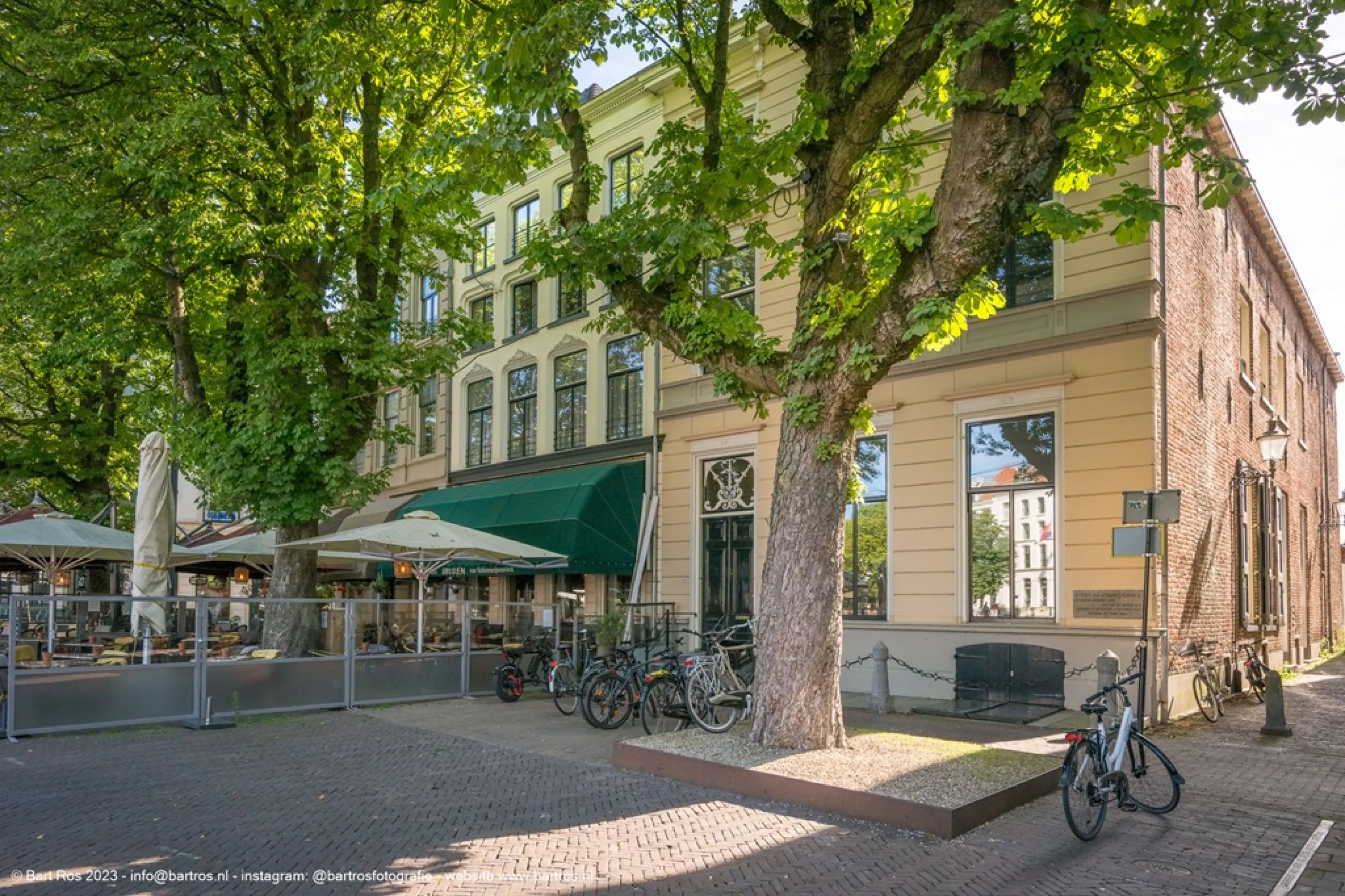 Brink 23 / Maansteeg 1 t/m 9